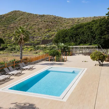 Apartment Home2book Papaya Loft & Pool View